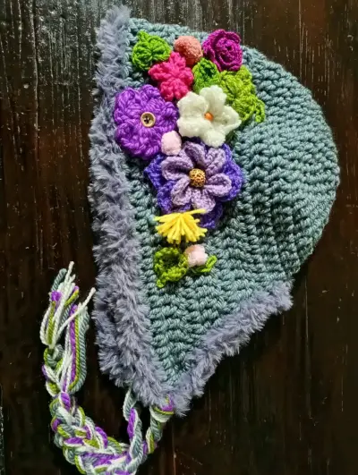 Gorro tejido con flor - miniatura 4