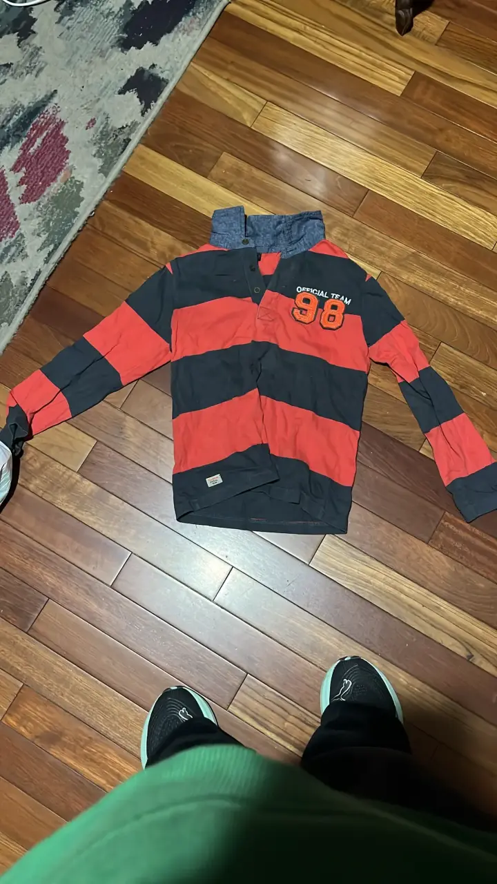Chaleco, polera manga larga y camisa - 2