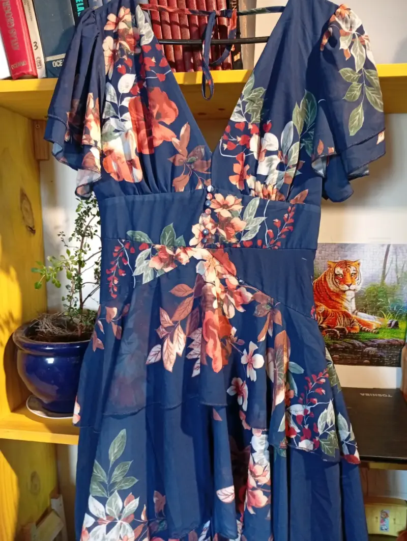 Vestido floral azul elegante - 1