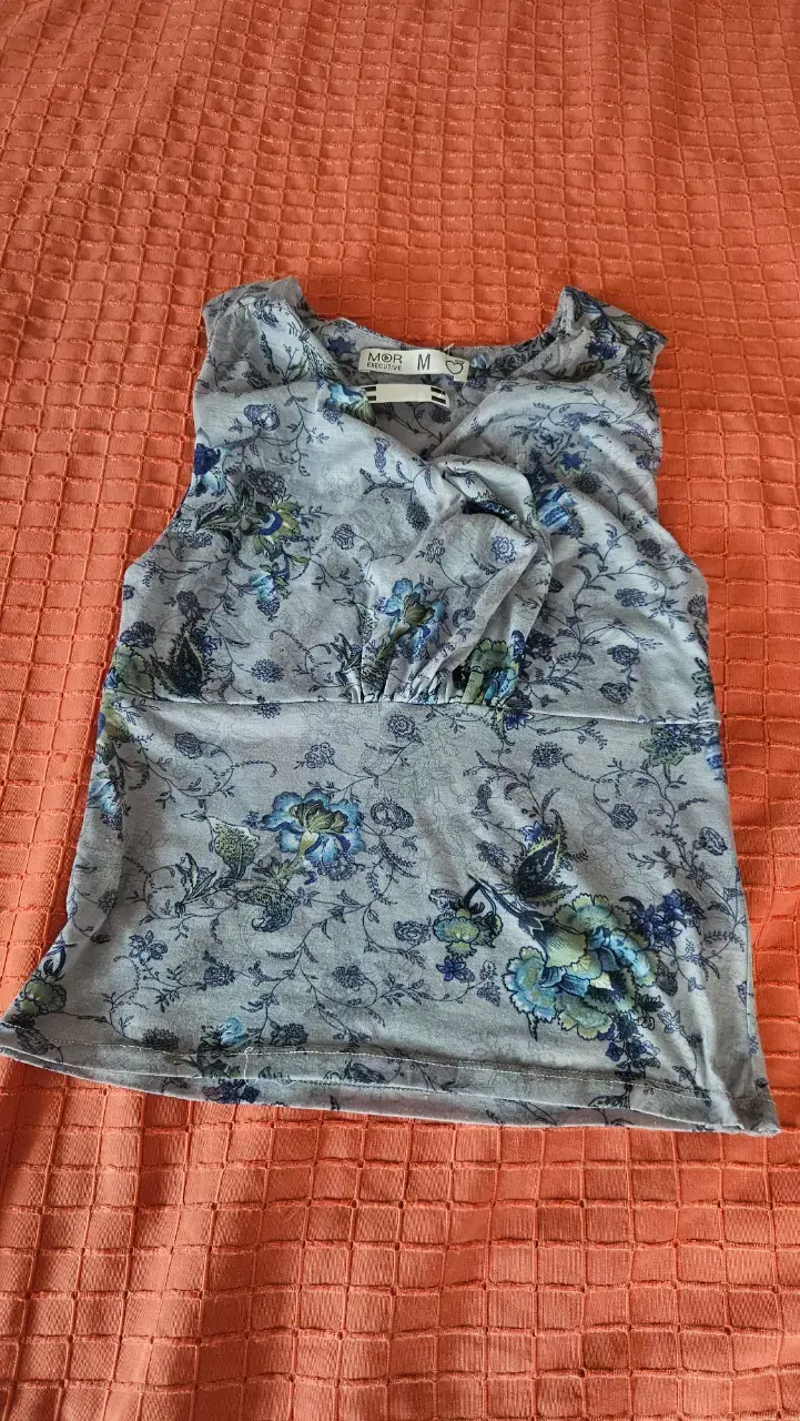 Blusa sin mangas estampado floral