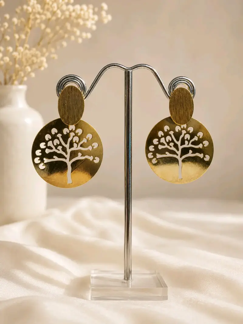 Aros dorados con diseño de árbol - 1