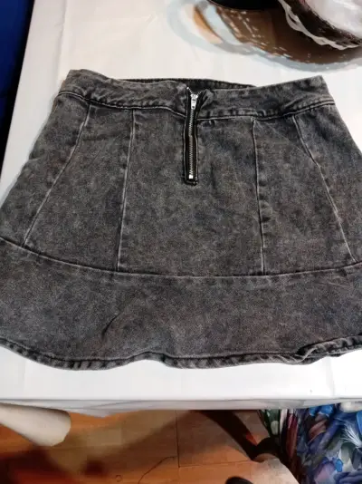 Falda de mezclilla gris con cierre - miniatura 1