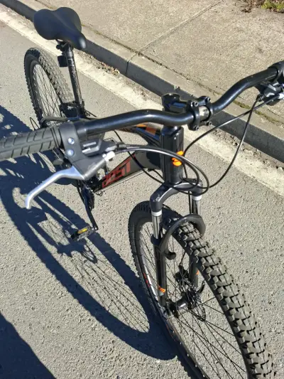 Bicicleta MTB negra y naranja Marca Best - miniatura 11