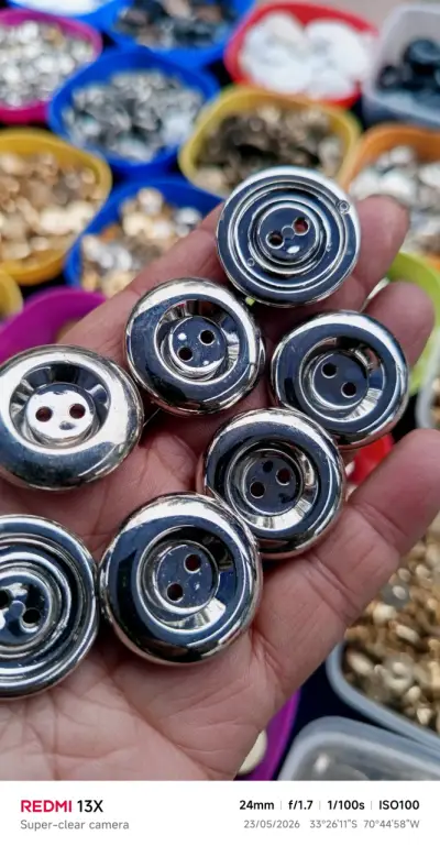 10 hermosos. Botones . De resina o metal - miniatura 1