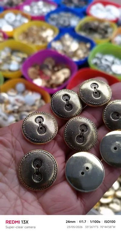 10 hermosos. Botones . De resina o metal - miniatura 3
