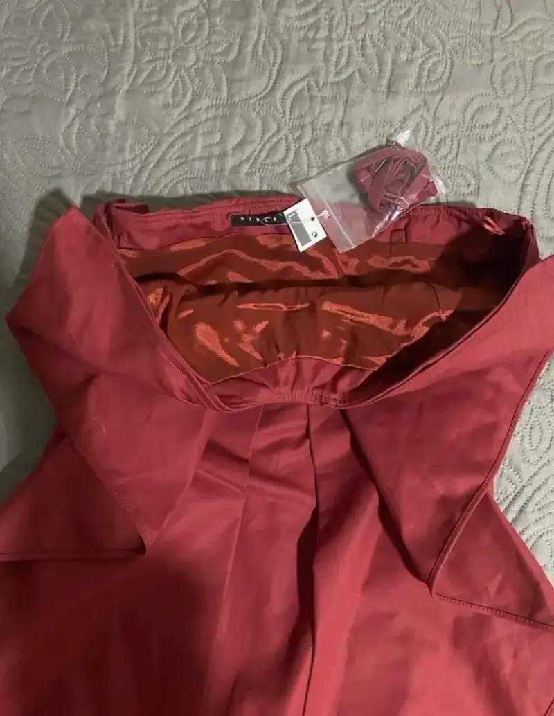 Vestido rojo strapless elegante - 3