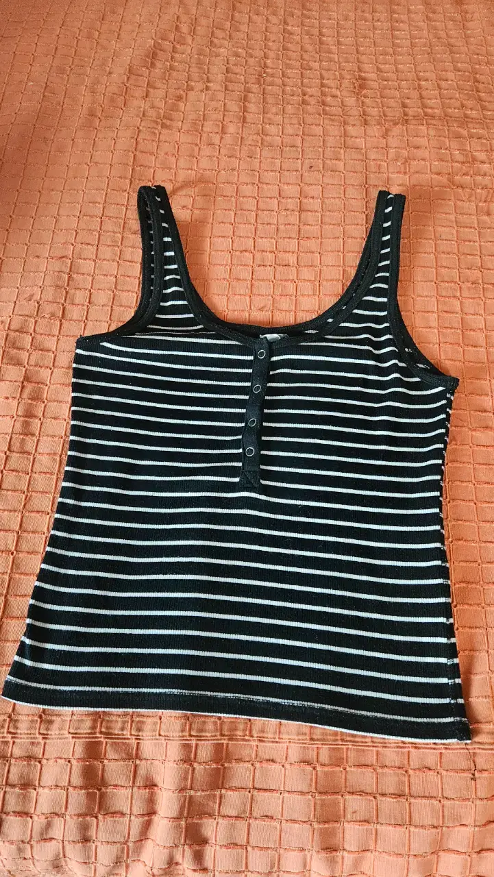 Polera de rayas negro y blanco