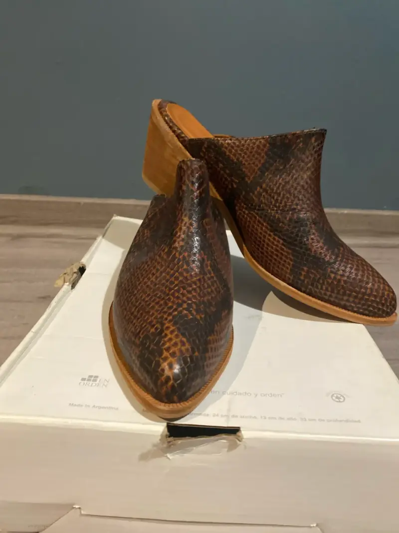 Botines de cuero estilo serpiente - 1