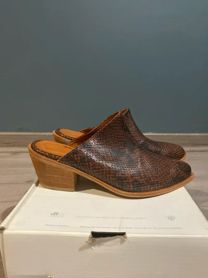 Botines de cuero estilo serpiente - 2