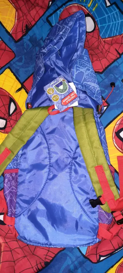 Mochila azul con gorro - miniatura 2