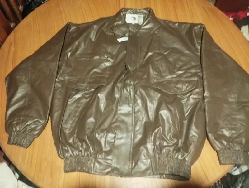 Chaqueta de cuero marrón