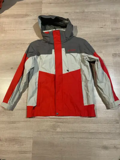 Chaqueta impermeable Columbia gris y roja - miniatura 3