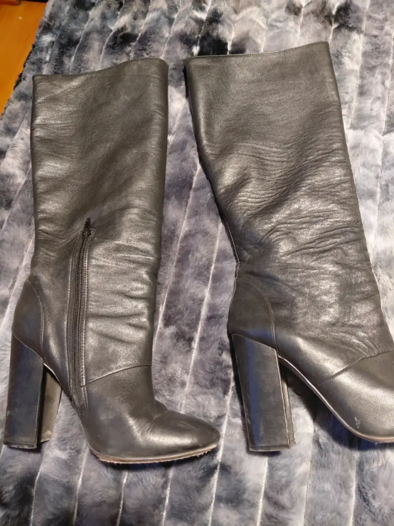 Botas negras de cuero alto taco