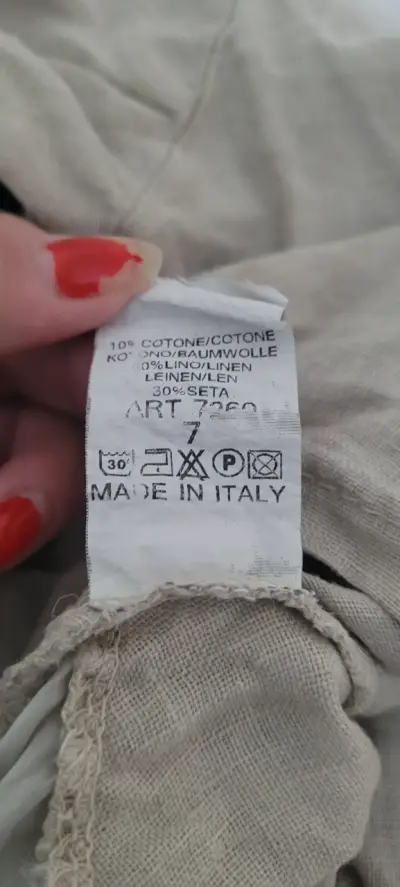 Blusa beige con detalles de encaje - miniatura 3