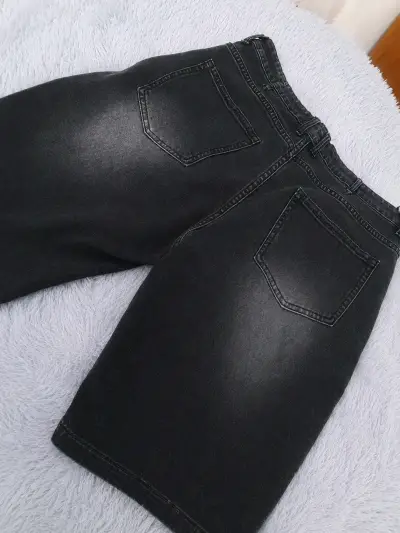 Shorts de mezclilla rotos negros - miniatura 2