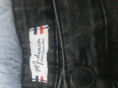 Shorts de mezclilla rotos negros - miniatura 3