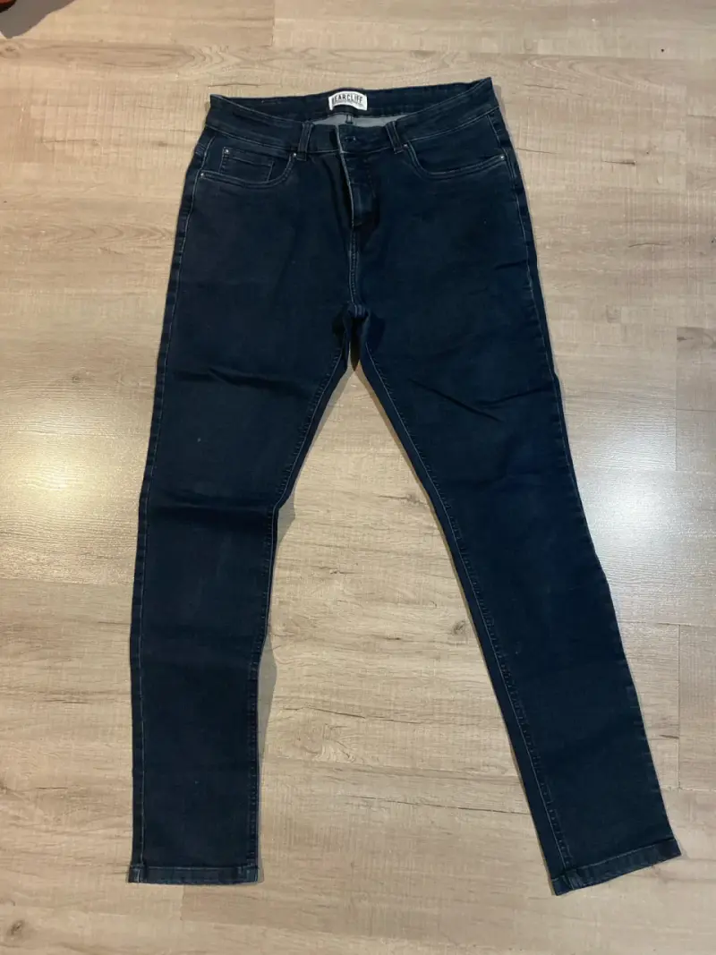 Jeans oscuros de mezclilla - 1