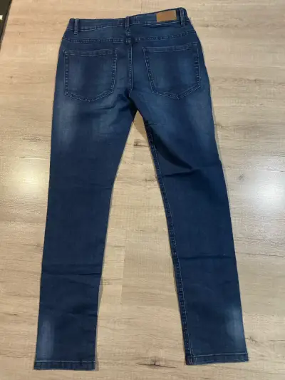 Jeans azul oscuro para varón - miniatura 3