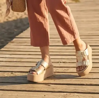 Sandalias doradas con plataforma Barbados talla 37 - miniatura 1