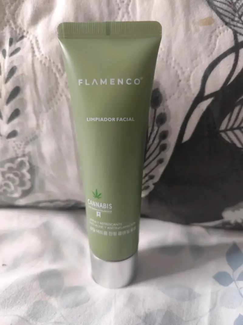 Limpiador facial Flamenco con cannabis