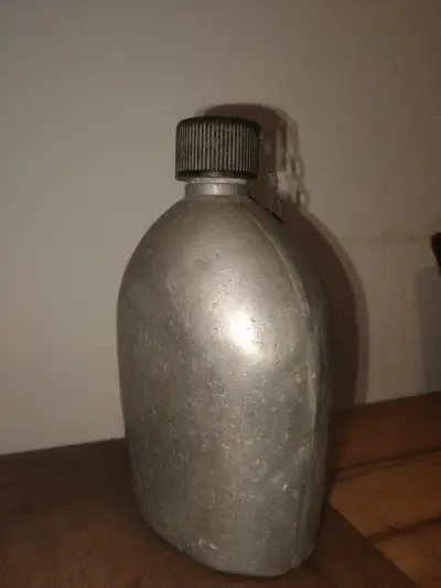 Cantimplora de aluminio vintage - miniatura 1