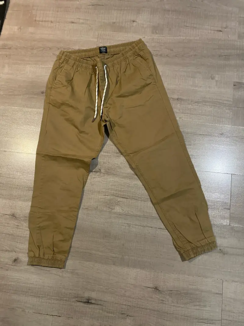 Pantalón jogger caqui hombre - 1