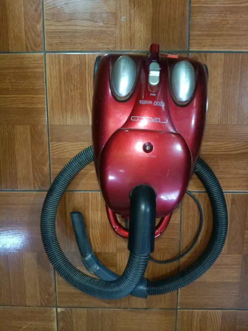 Aspiradora roja 1200W - 1