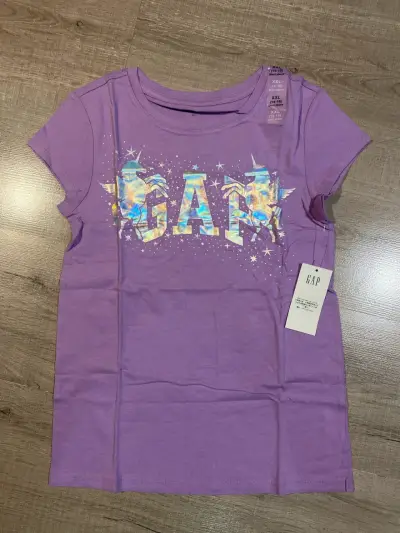 Polera GAP morada con unicornios - miniatura 1
