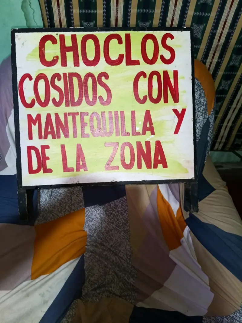 Letrero de choclos cosidos