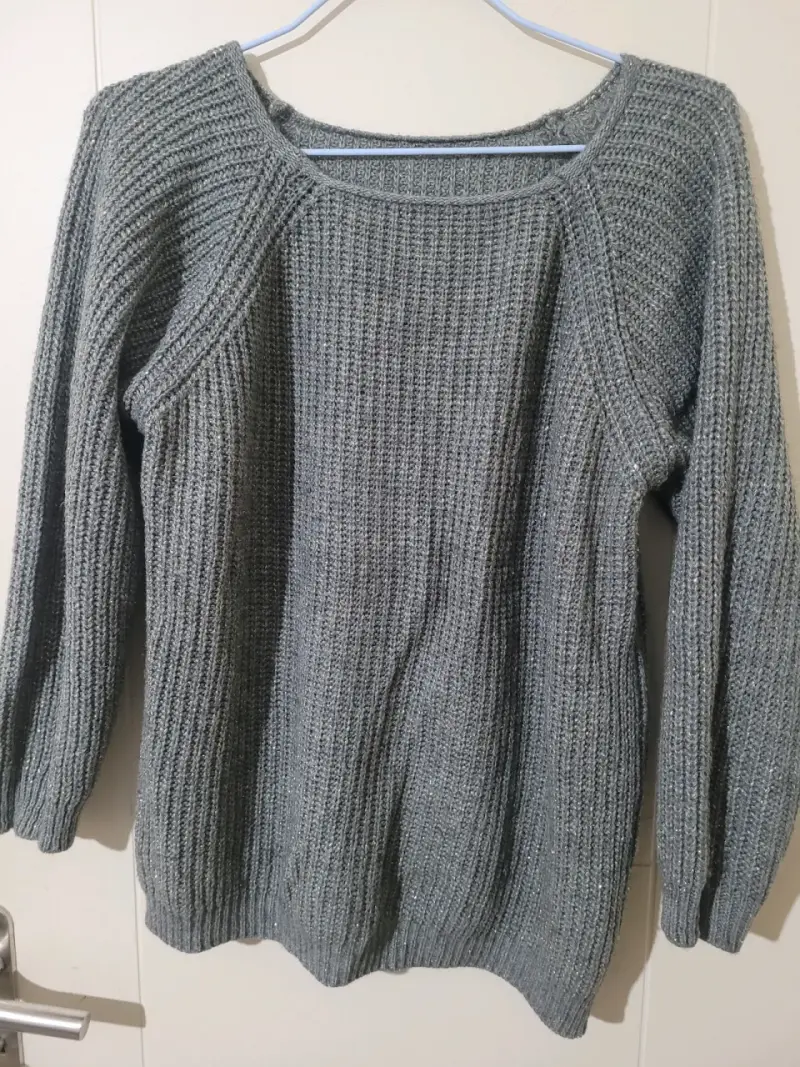 Suéter de punto gris con brillos - 1
