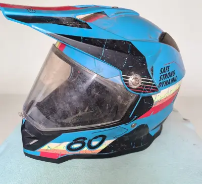 Casco de motocross azul con diseño - miniatura 1