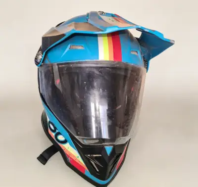 Casco de motocross azul con diseño - miniatura 2