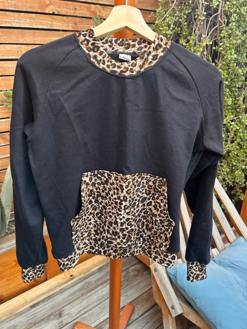 Polerón negro con Animal Print - 1