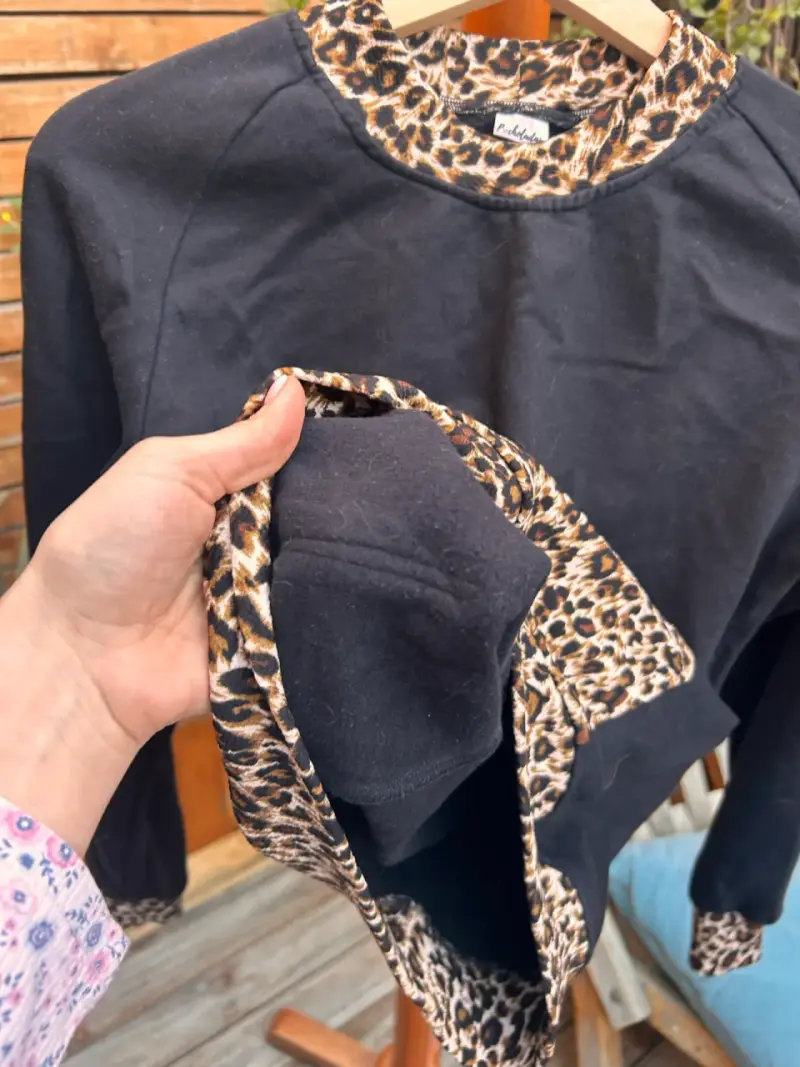 Polerón negro con Animal Print - 2