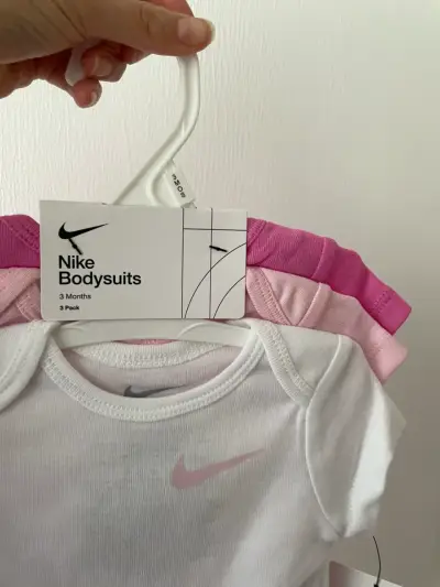 Pack de 3 bodys Nike para bebé - miniatura 2