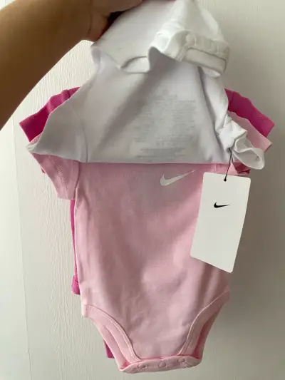 Pack de 3 bodys Nike para bebé - miniatura 3