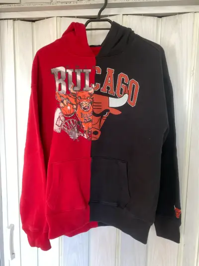 Polerón dividido Chicago Bulls rojo y negro - miniatura 1