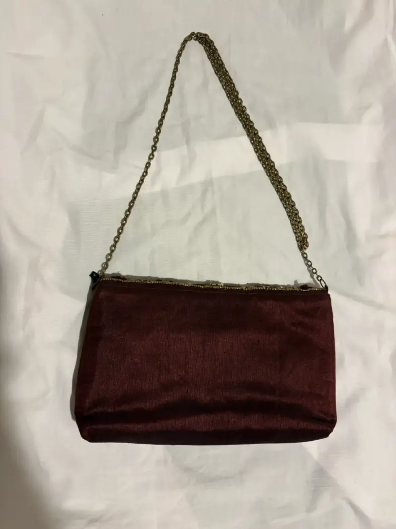 Clutch de lentejuelas doradas - 4