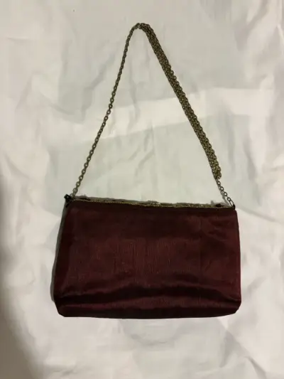 Clutch de lentejuelas doradas - miniatura 4