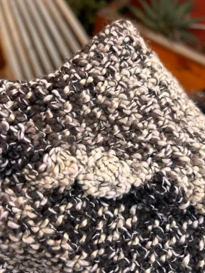 Poncho tejido a crochet - miniatura 2