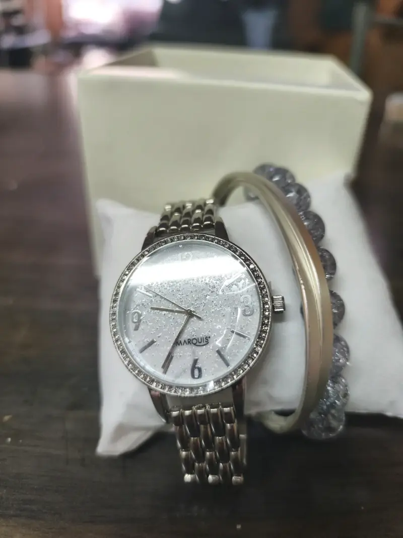 Reloj de pulsera plateado elegante - 2