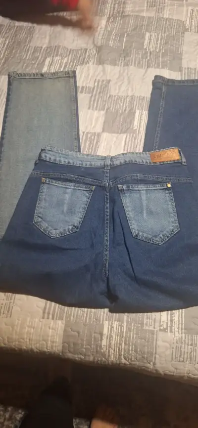 Jeans azules clásicos - miniatura 2