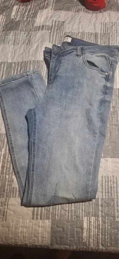 Jeans azules clásicos - miniatura 3