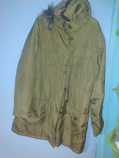 Parka verde con capucha - miniatura 1