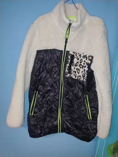 Chaqueta polar con diseño leopardo - miniatura 2
