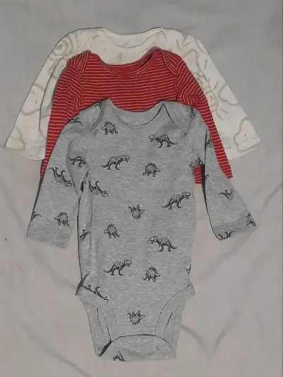 Conjunto de tres bodies de bebé Carter's - miniatura 1
