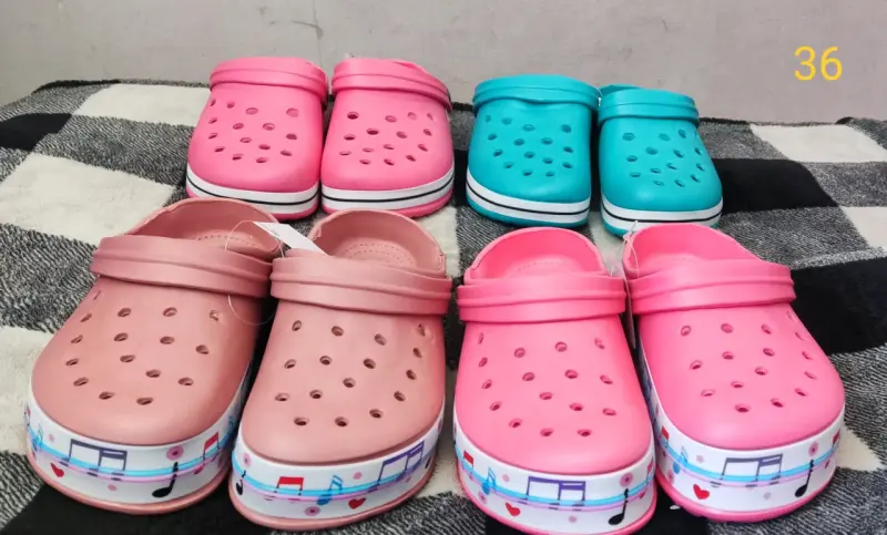 Sandalias tipo Crocs - 2