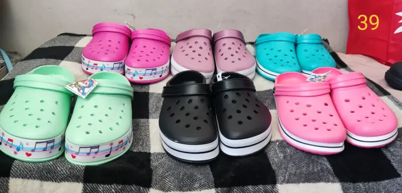 Sandalias tipo Crocs - 6