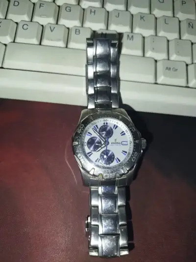Reloj de pulsera plateado moderno - miniatura 1