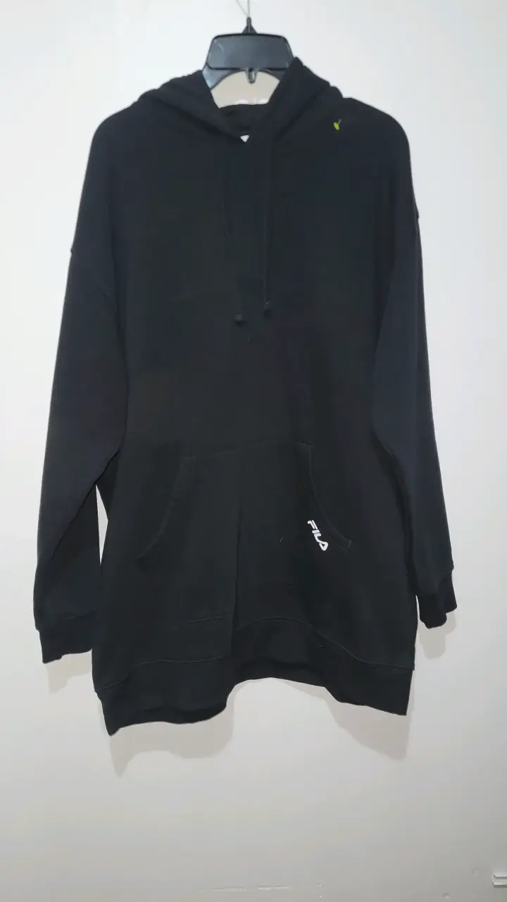 Polerón negro FILA con capucha